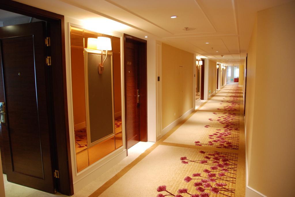 New Era Hotel Куньмин Экстерьер фото